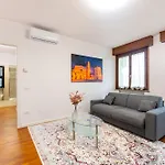 Picasso Residency Near Parma's Finest Gems アパート パルマ