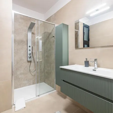 Picasso Residency Near Parma's Finest Gems 帕爾馬