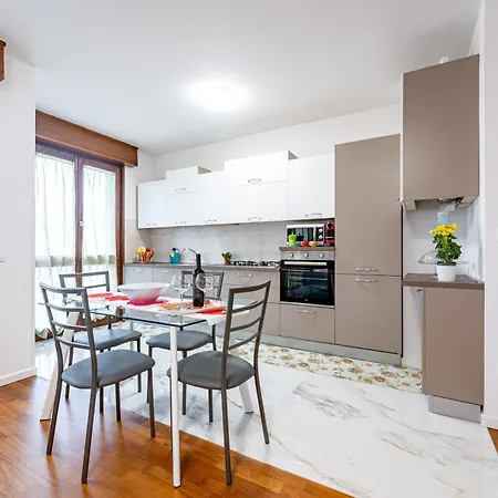 Picasso Residency Near Parma's Finest Gems 公寓