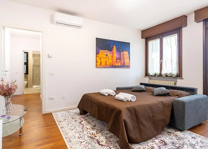 Picasso Residency Near Parma's Finest Gems 아파트 *