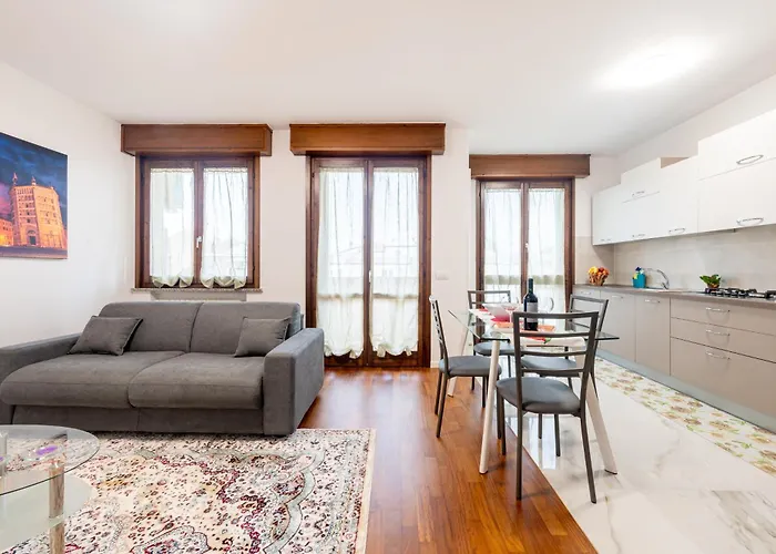 Picasso Residency Near Parma's Finest Gems 아파트 파르마
